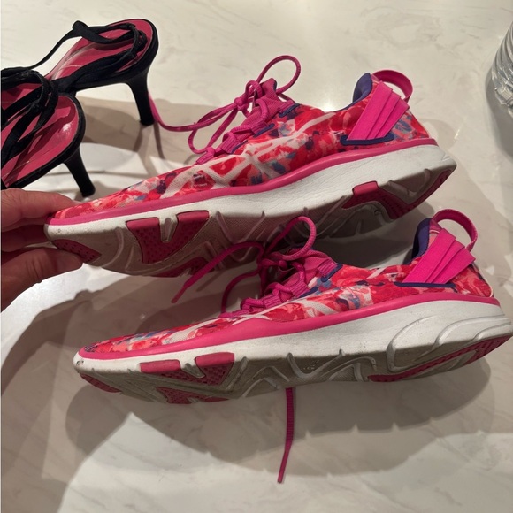 ASICS Women's Floral Running Shoes - Pink and Purple Breast Cancer Awareness - Picture 2 of 7